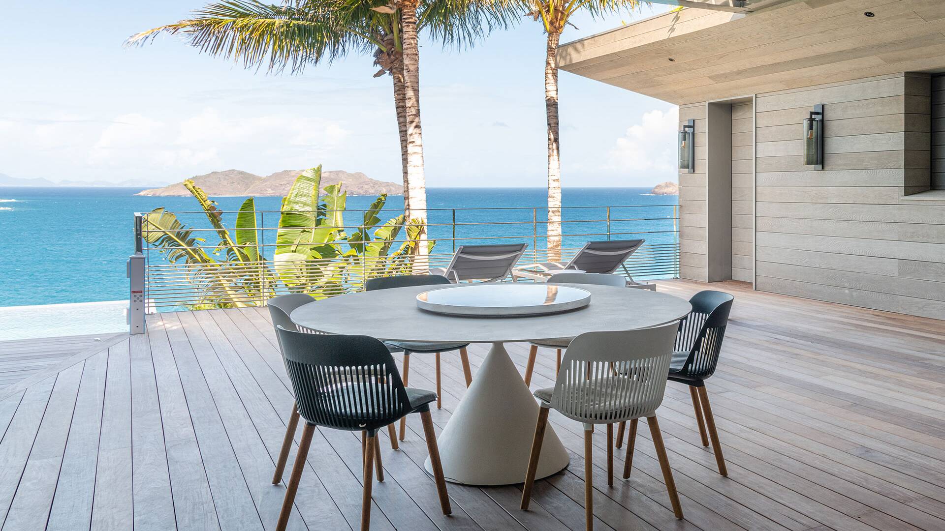 seaview al fresco dining area 