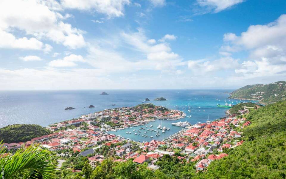 What is the best way to travel to St Barts?
